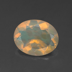 1.39カラットの天然マルチカラーオパール（10.1×8.1 mm・透明）