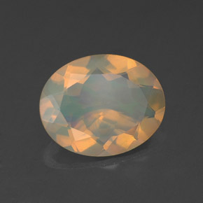 1.39カラットの天然マルチカラーオパール（10.1×8.1 mm・透明）
