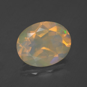 1.63カラットの天然マルチカラーオパール（10.1×8.1 mm・オーバルカット）