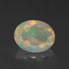 1.52カラットの天然マルチカラーオパール（9.9×7.8 mm・透明）