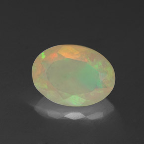 1.27カラットの天然マルチカラーオパール（10×7.4 mm・透明）