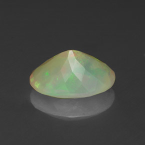 1.27カラットの天然マルチカラーオパール（10×7.4 mm・透明）