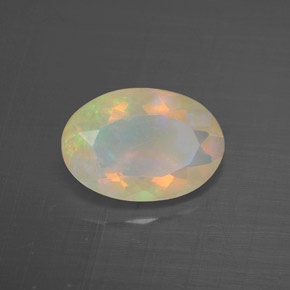 1.38カラットの天然マルチカラーオパール（10.5×7.3 mm・透明）