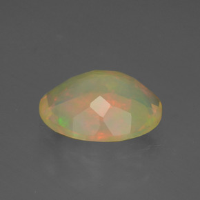 1.34カラットの天然マルチカラーオパール（10×8.1 mm・オーバルカット）