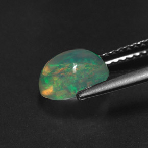 1.07カラットの天然マルチカラーオパール（8×6.1 mm・透明）