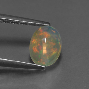 1.11カラットの天然マルチカラーオパール（8.1×6.2 mm・オーバルカット）