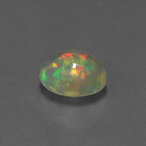1.11カラットの天然マルチカラーオパール（8.1×6.2 mm・オーバルカット）