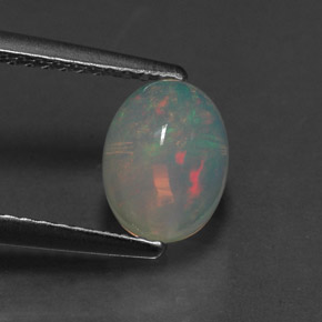 1.20カラットの天然マルチカラーオパール（8.1×6.1 mm・透明）
