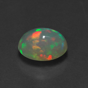 1.37カラットの天然マルチカラーオパール（9.1×7 mm・透明）