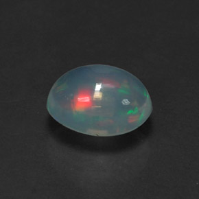 1.01カラットの天然マルチカラーオパール（8×6.1 mm・オーバルカット）