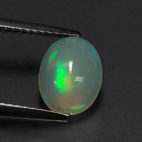 1.04カラットの天然マルチカラーオパール（9.1×7.1 mm・透明）