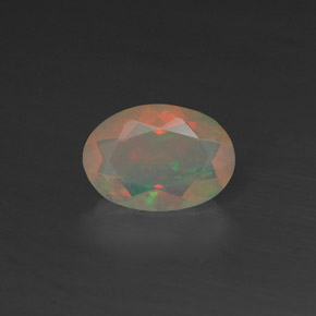 0.45カラットの天然マルチカラーオパール（7.2×5 mm・透明）
