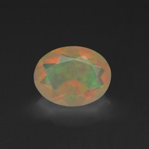 0.99カラットの天然マルチカラーオパール（9.1×7 mm・オーバルカット）