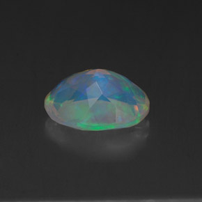 1.15カラットの天然マルチカラーオパール（9.1×7.1 mm・オーバルカット）