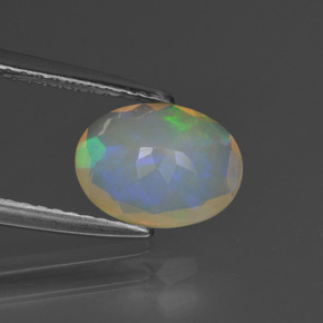1.02カラットの天然マルチカラーオパール（9.1×7 mm・オーバルカット）
