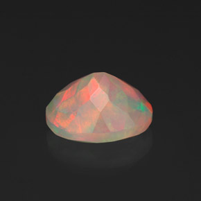 1.36カラットの天然マルチカラーオパール（9×7.1 mm・透明）