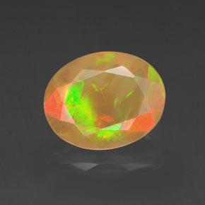 1.50カラットの天然マルチカラーオパール（10×8 mm・透明）
