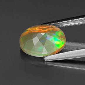1.11カラットの天然マルチカラーオパール（9×7.1 mm・オーバルカット）