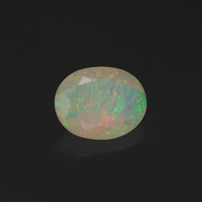 0.98カラットの天然マルチカラーオパール（9×7.1 mm・透明）