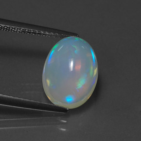 2.90カラットの天然マルチカラーオパール（11.8×8.8 mm・オーバルカット）