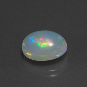 2.90カラットの天然マルチカラーオパール（11.8×8.8 mm・オーバルカット）