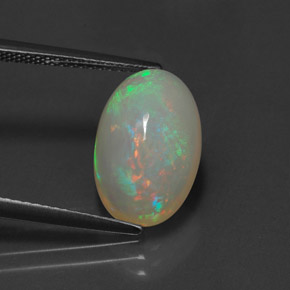 4.21カラットの天然マルチカラーオパール（14.6×9.4 mm・透明）
