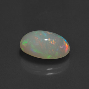 4.21カラットの天然マルチカラーオパール（14.6×9.4 mm・透明）