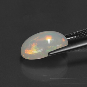 2.98カラットの天然マルチカラーオパール（12.6×8.6 mm・透明）