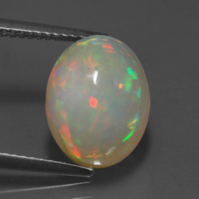 4.94カラットの天然マルチカラーオパール（12.7×9.7 mm・透明）