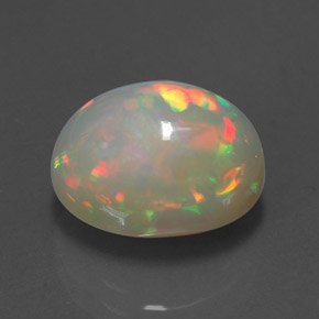 4.94カラットの天然マルチカラーオパール（12.7×9.7 mm・透明）
