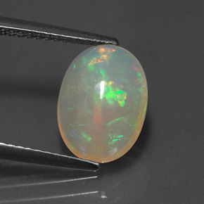 2.09カラットの天然マルチカラーオパール（11.6×8.5 mm・透明）