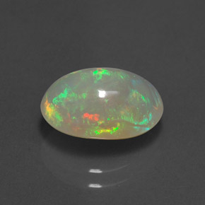 2.09カラットの天然マルチカラーオパール（11.6×8.5 mm・透明）
