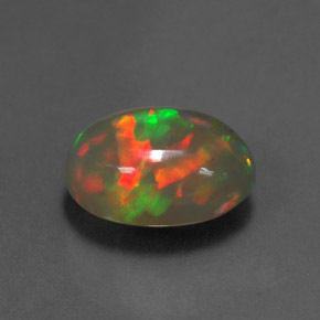 2.62カラットの天然マルチカラーオパール（11.6×8.9 mm・透明）