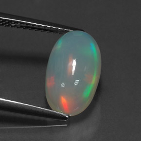 2.51カラットの天然マルチカラーオパール（12.7×7.5 mm・透明）