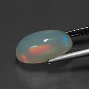 2.51カラットの天然マルチカラーオパール（12.7×7.5 mm・透明）