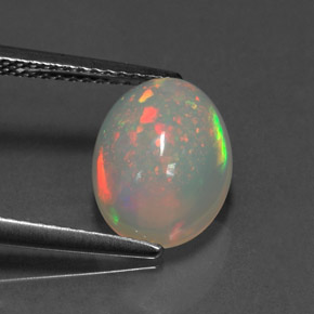 2.34カラットの天然マルチカラーオパール（11.2×8.7 mm・透明）