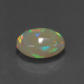 2.10カラットの天然マルチカラーオパール（11.3×8.2 mm・透明）