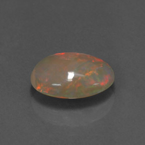 1.77カラットの天然マルチカラーオパール（11.5×8.4 mm・透明）