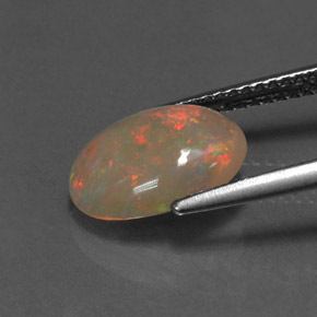 1.77カラットの天然マルチカラーオパール（11.5×8.4 mm・透明）
