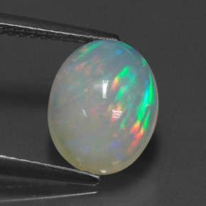 1.98カラットの天然マルチカラーオパール（10.7×8.5 mm・透明）