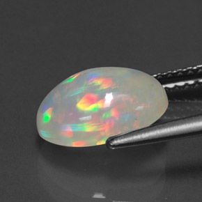1.98カラットの天然マルチカラーオパール（10.7×8.5 mm・透明）