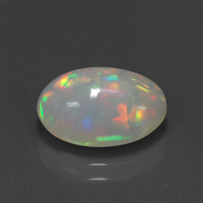 2.60カラットの天然マルチカラーオパール（12.7×8.8 mm・透明）