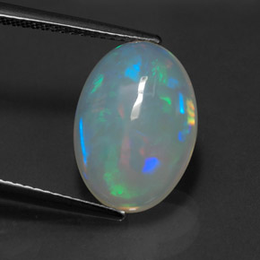 3.97カラットの天然マルチカラーオパール（14.9×10.5 mm・オーバルカット）