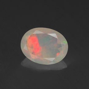 0.64カラットの天然マルチカラーオパール（8×6.1 mm・オーバルカット）