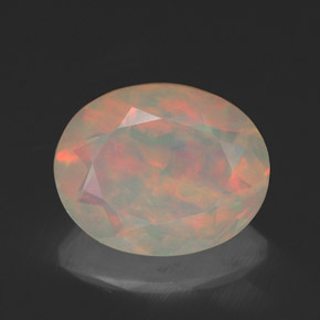 1.46カラットの天然マルチカラーオパール（10×8.1 mm・透明）