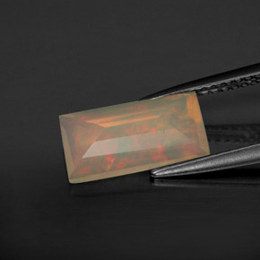 1.55カラットの天然マルチカラーオパール、透明、透明/半透明