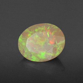 1.70カラットの天然マルチカラーオパール（10.3×8.2 mm・透明）