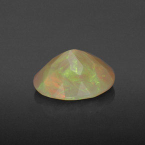 1.70カラットの天然マルチカラーオパール（10.3×8.2 mm・透明）