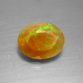 1.51カラットの天然マルチカラーオパール（10.2×8.1 mm・オーバルカット）