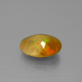1.51カラットの天然マルチカラーオパール（10.2×8.1 mm・オーバルカット）